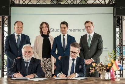 Firma del acuerdo entre empresas holandesas, alemanas y Petronor